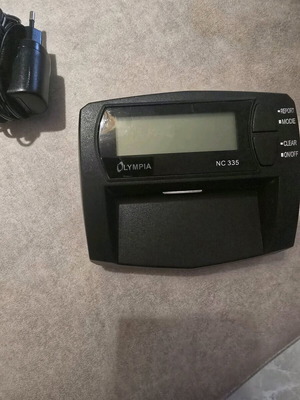Banknote authenticity detector used with LCD display