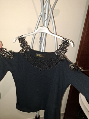 Women’s long-sleeve blouse used, black with lace effect and open shoulders Mary Lides