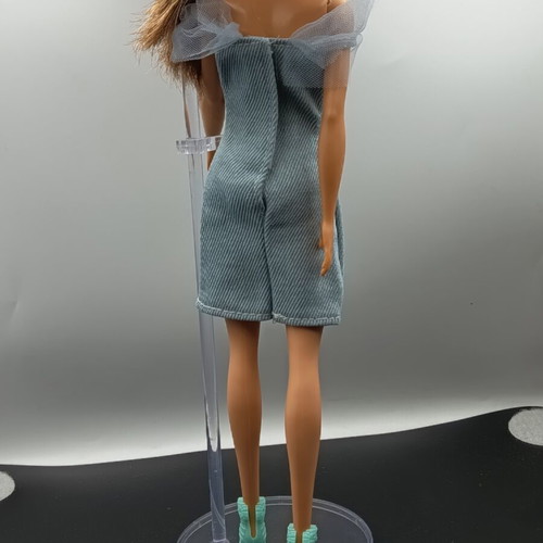 Dress and shoes for fashion dolls like new