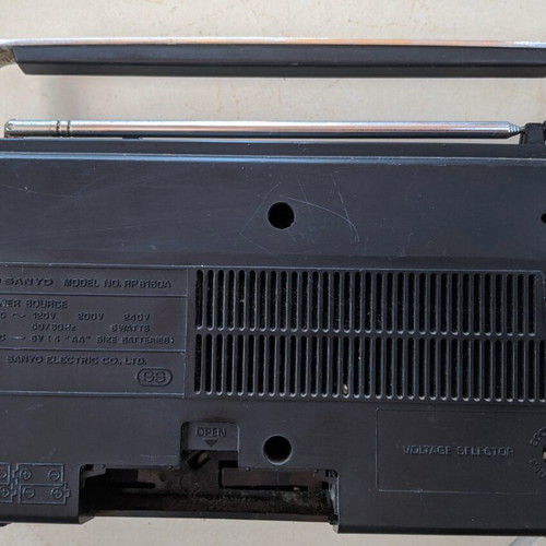 Sanyo RP 6160 A vintage radio used, FM/AM portable