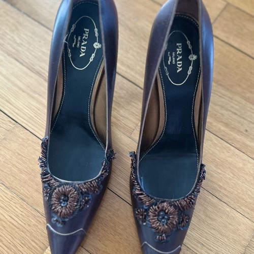Prada brown leather heels like new with embellishments