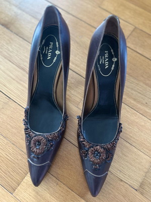 Prada brown leather heels like new with embellishments