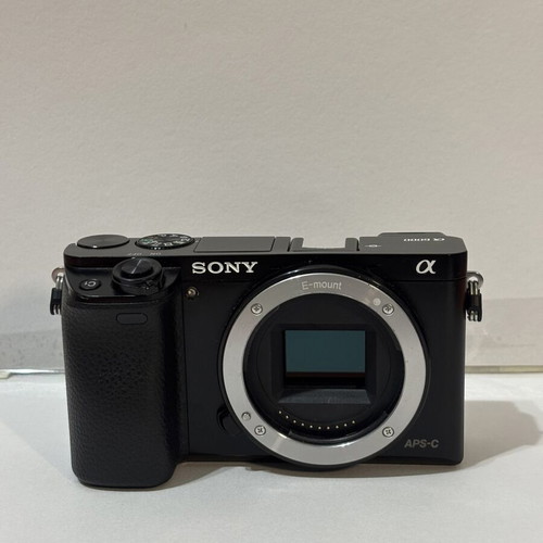 Sony a6000 camera body like new