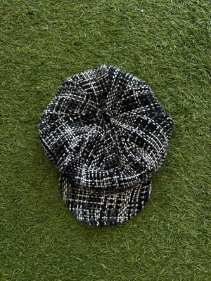 Trayaska hat like new, black and white, sizes S and M