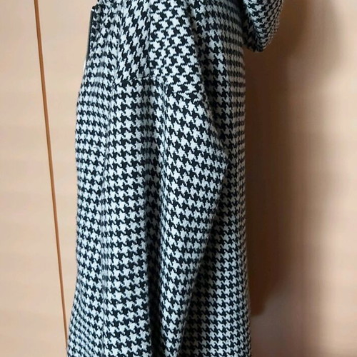 Women's outerwear like new, warm black and white jacket