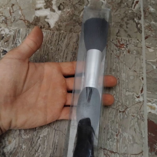 Makeup brush for powder with protective case like new