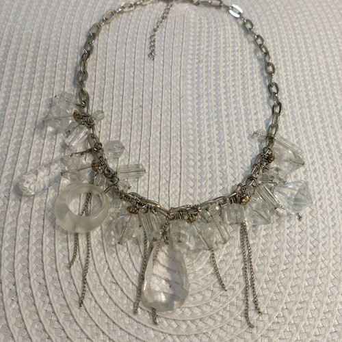 Women's modern necklace like new