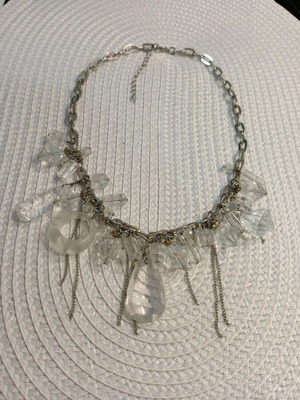Women's modern necklace like new
