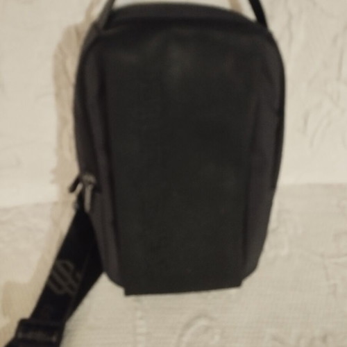 Arctic Hunter XB00541 Crossbody Sling Bag like new, black