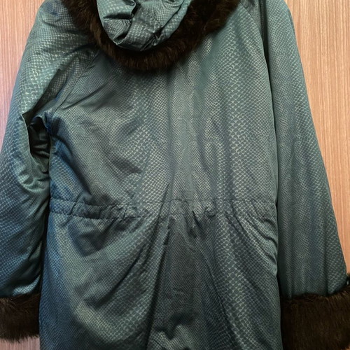 Women's jacket used green cypress with fur