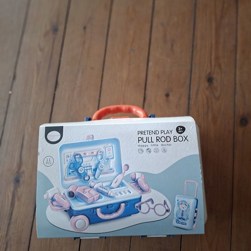 Doctor Playset new, 11 pieces, suitcase toy