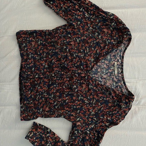 Floral shirt top Pull & Bear like new, size L, red multicolor