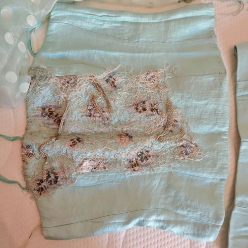 Maxin women's set like new, turquoise with embroidered bust and scarf