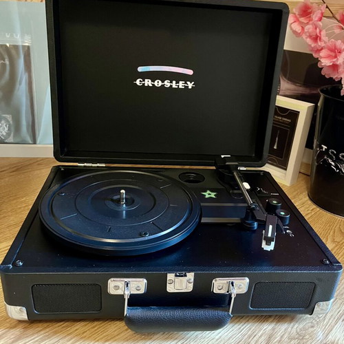 Crosley Cruiser Plus turntable with diamond needle and Bluetooth