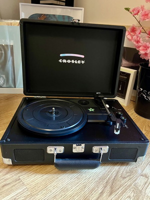 Crosley Cruiser Plus turntable with diamond needle and Bluetooth