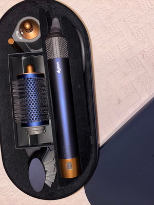 Dyson Airwrap like new with storage box and accessories