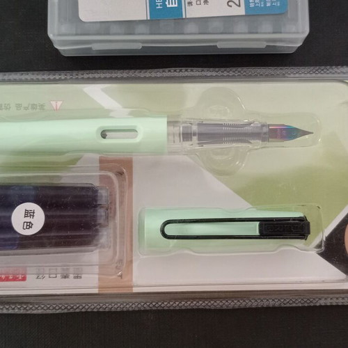 Fountain pen with extra ink cartridges new