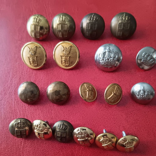 Lot of 19 used collectible military buttons of various sizes