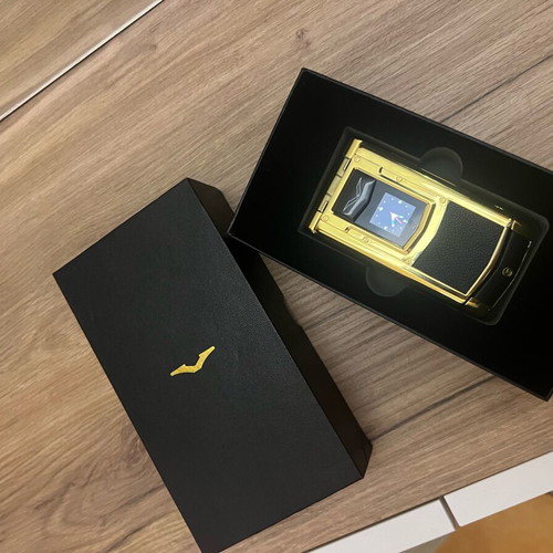 Vertu V77 Ayxta mobile phone new with voice change on calls gold