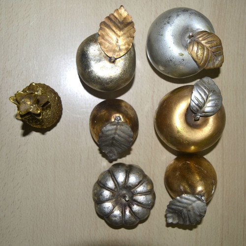 Glass vase like new with 7 decorative fruits pack of 8 pieces
