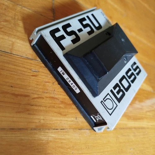 Boss FS-5U pedal used with minor discolorations