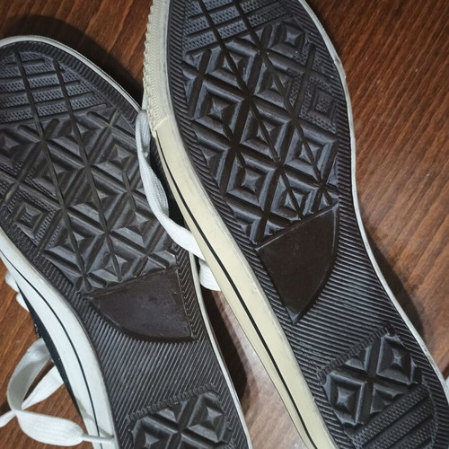 Snickers athletic shoes size 39 like new, black and white