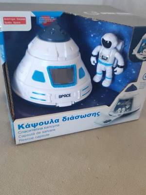 Rescue capsule and astronaut figure, Space heroes
