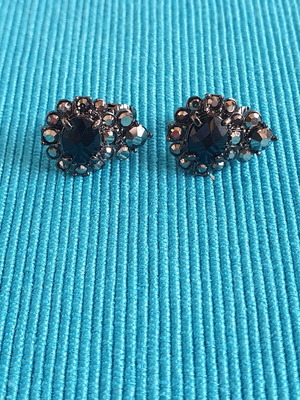 Vintage Liz Claiborne σκουλαρίκια κλιπ μεταχειρισμένα με μαύρα κρύσταλλα και μαρκασίτες
