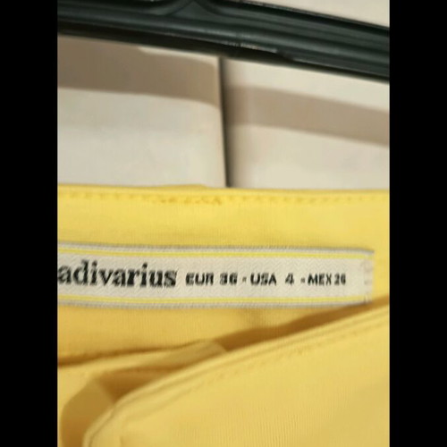 Yellow Stradivarius pants with side zipper like new, soft elastic