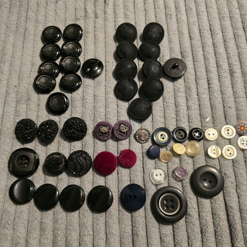 Buttons set like new, individual and in various colors