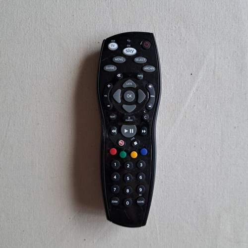 Sky SRC-40 remote control like new, original for satellite receivers