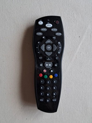 Sky SRC-40 remote control like new, original for satellite receivers