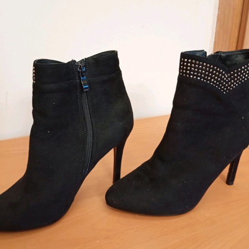 Belle women black suede ankle boots with rhinestones like new