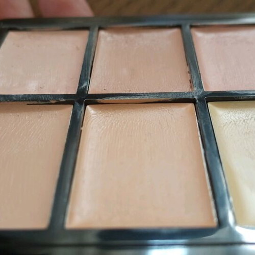 W7 concealer palette used