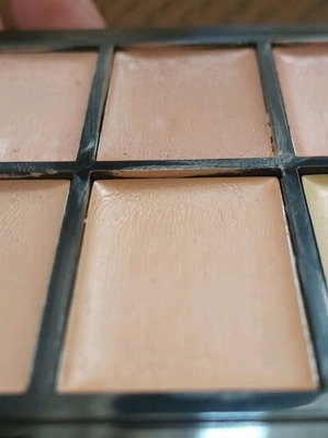 W7 concealer palette used