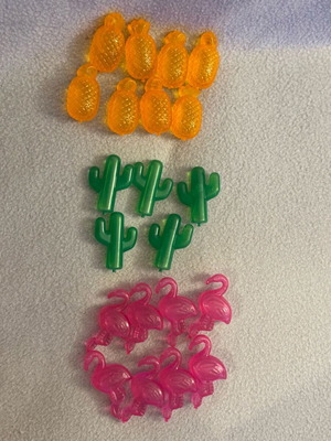 Reusable ice cubes set like new, 8 orange pineapples, 5 green cactuses, 8 pink flamingos