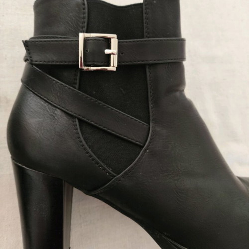 Womens black synthetic leather boots like new, size 40