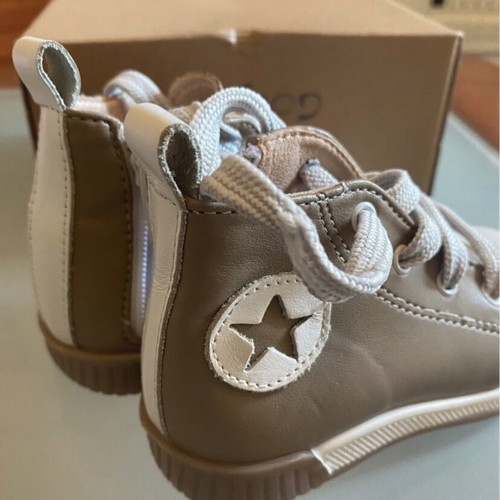 Gorgino children's leather boots size 21 new, beige and brown