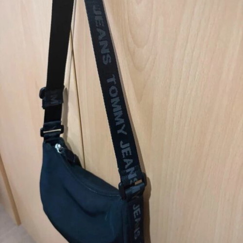 Tommy Hilfiger shoulder bag like new, black