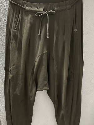 Attrativo khaki pants with low crotch, pockets and drawstring, like new