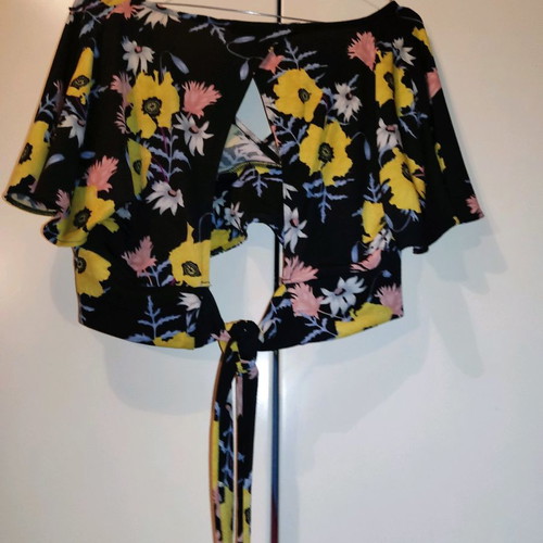 Blouses used, pack of 8, sizes M and L