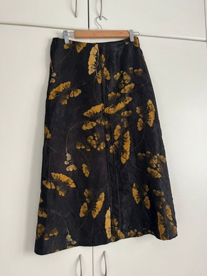 Zara woman high waisted printed skirt like new, black and gold