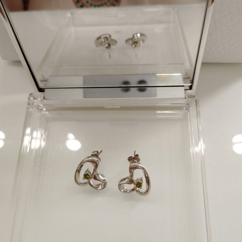 Earrings with green stone like new