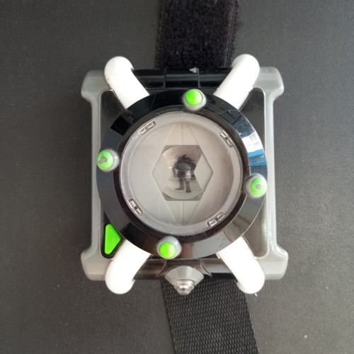 Ben-10 watch like view master, used, changes images, battery needed