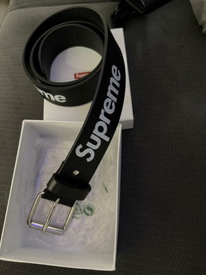 Δερμάτινη ζώνη Supreme Repeat, μαύρη και λευκή