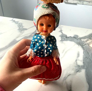Vintage κούκλα με φορεσιά
