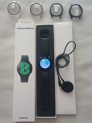 Samsung Galaxy Watch 4 40mm with 4 protective cases and charger
