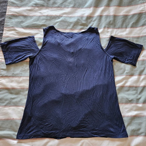 T-shirt with shoulder cut-outs like new, size L, blue