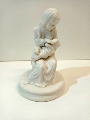Декоративна порцеланова фигура Capodimonte с майка и бебе като нова