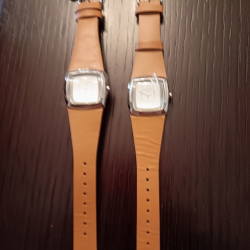 Women's wristwatches new with leather strap, set of 2